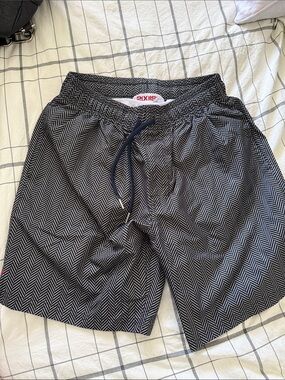 2xist Black and White Chevron Swim Shorts NWOT